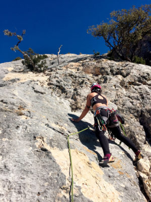 escalada en roca en Cuenca con Espacio Pachamama