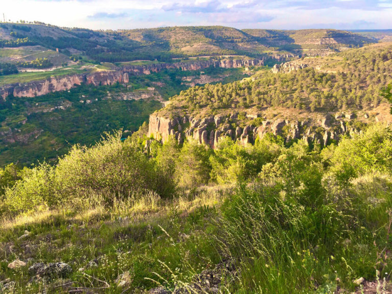 Escalada en roca en la Serranía de Cuenca Actividades de escalada multiaventura y coworking en Cuenca