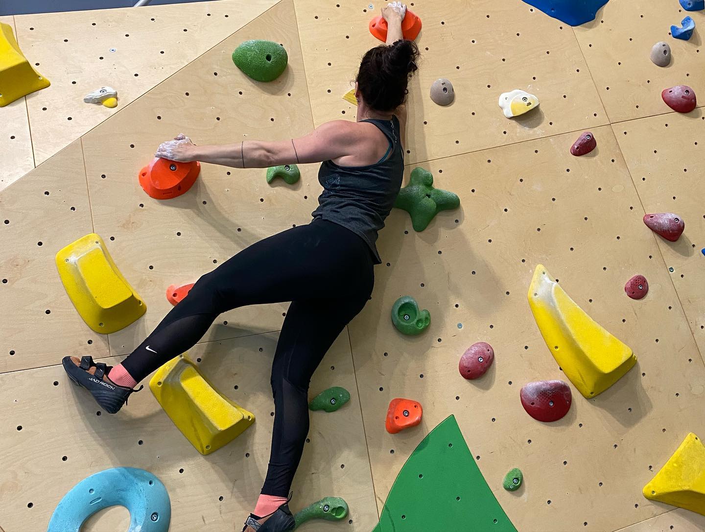 escalada en el rocódromo con abono mensual