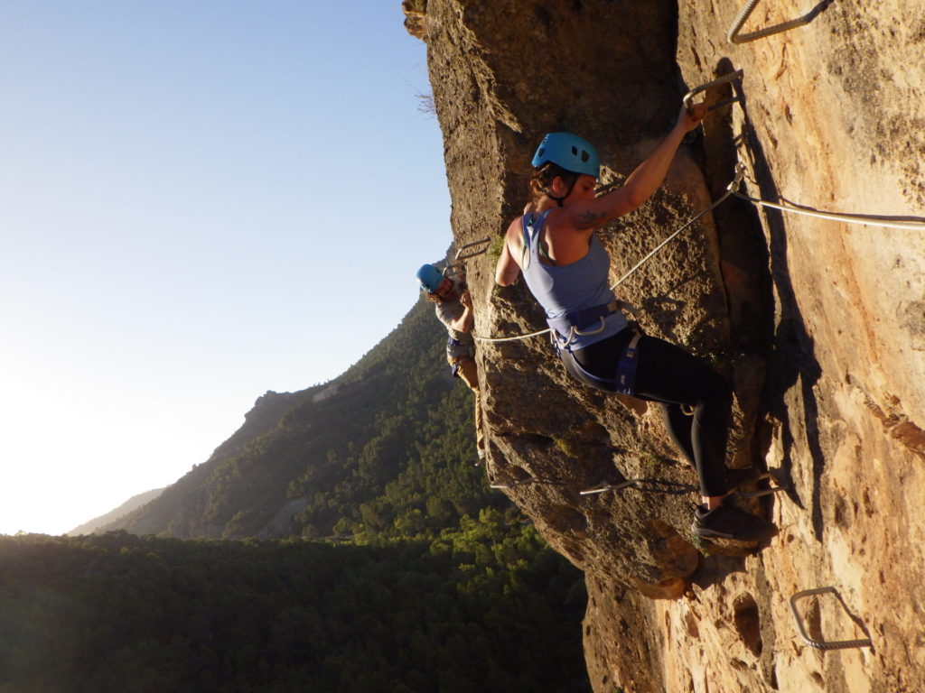 Vía Ferrata de Las Buitreras de Priego con Espacio Pachamama