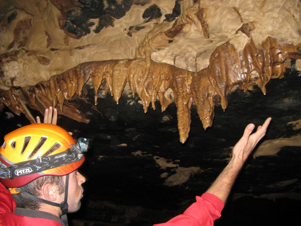 Espeleología en la Cueva del Tío Manolo Actividades multiaventura en la naturaleza de Cuenca