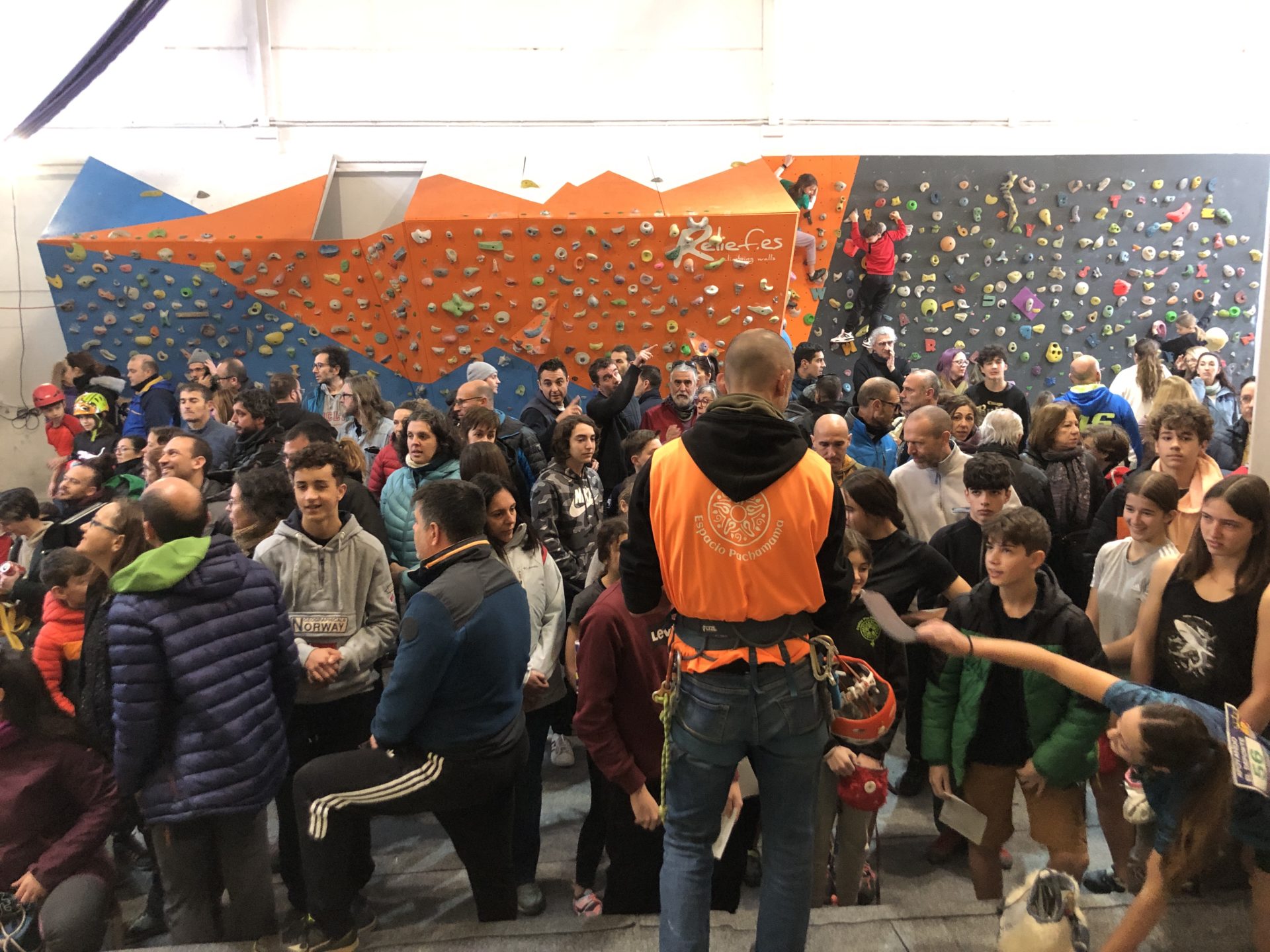 Campeonato en Edad Escolar de Escalada en Espacio Pachamama